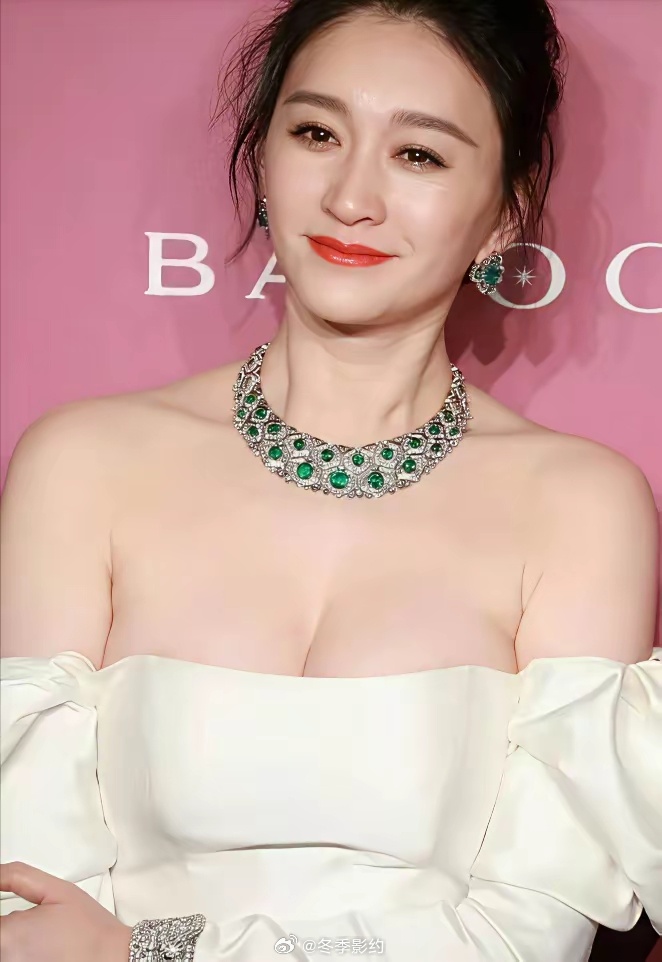 向太真敢说！一句话戳破李小冉丁克选择。向太:“还没结婚吗？”李小冉:“结婚10年