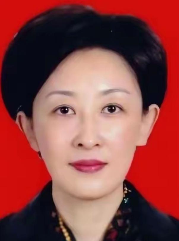 又一个巨贪落网！首富夫人郝斌跨境逃亡失败了，12月1号在马尼拉机场，她转机时警报