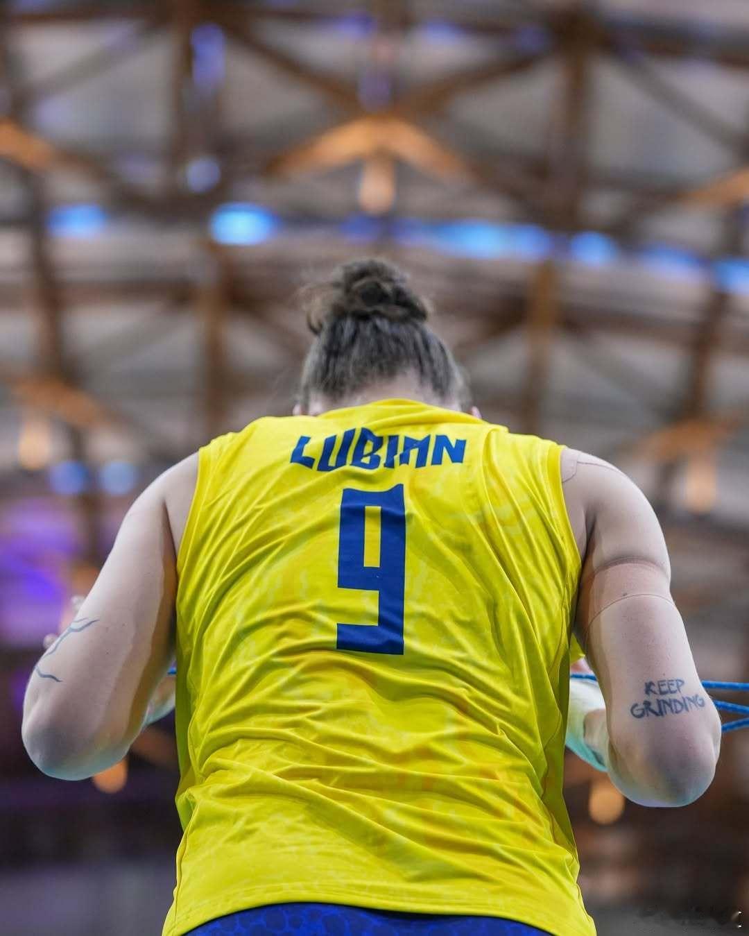 朱婷2025女排世俱杯 朱婷首发！科内先发球加比-朱婷哈克卢比安-齐里切拉沃沃什