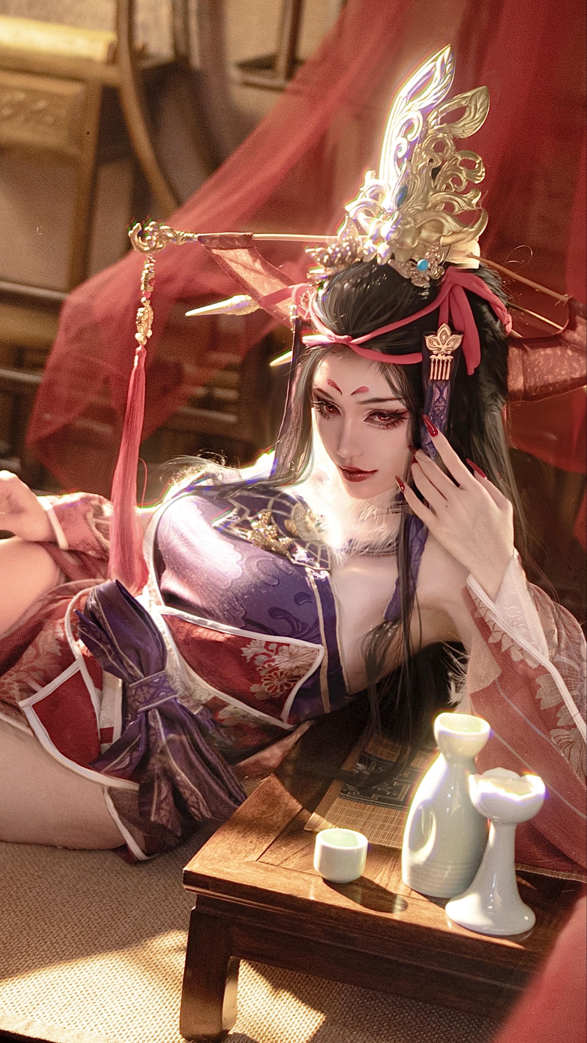 “我可对镜贴花黄，亦可铁甲披寒光”