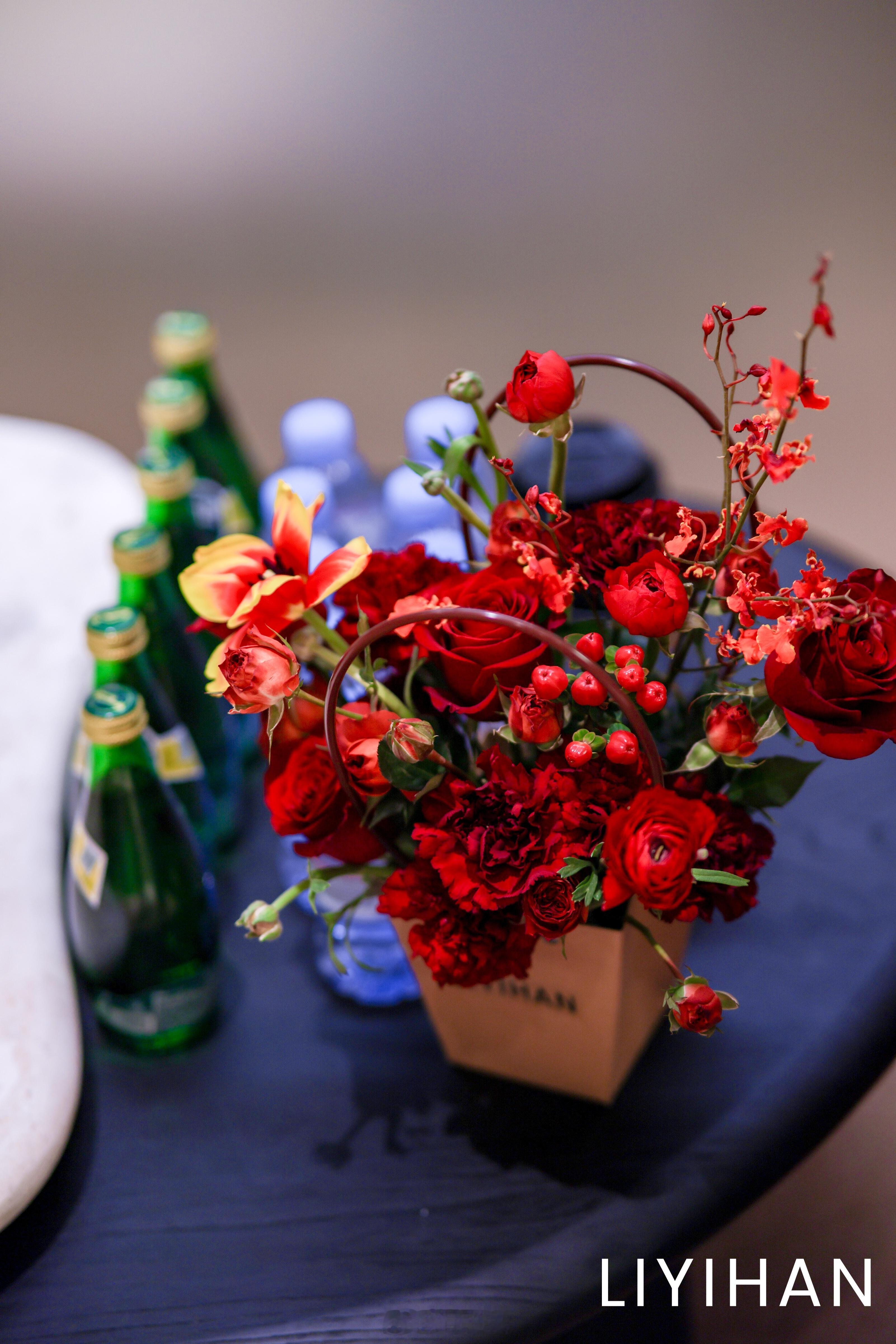 恭喜LIYIHAN，益田假日广场店开业。新生与绽放～ 