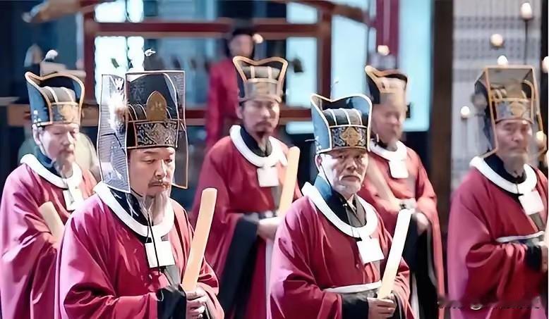 在古代，大臣们上早朝有多难？凌晨两三点从床上爬起来，饿着肚子赶路，到了皇城还得等