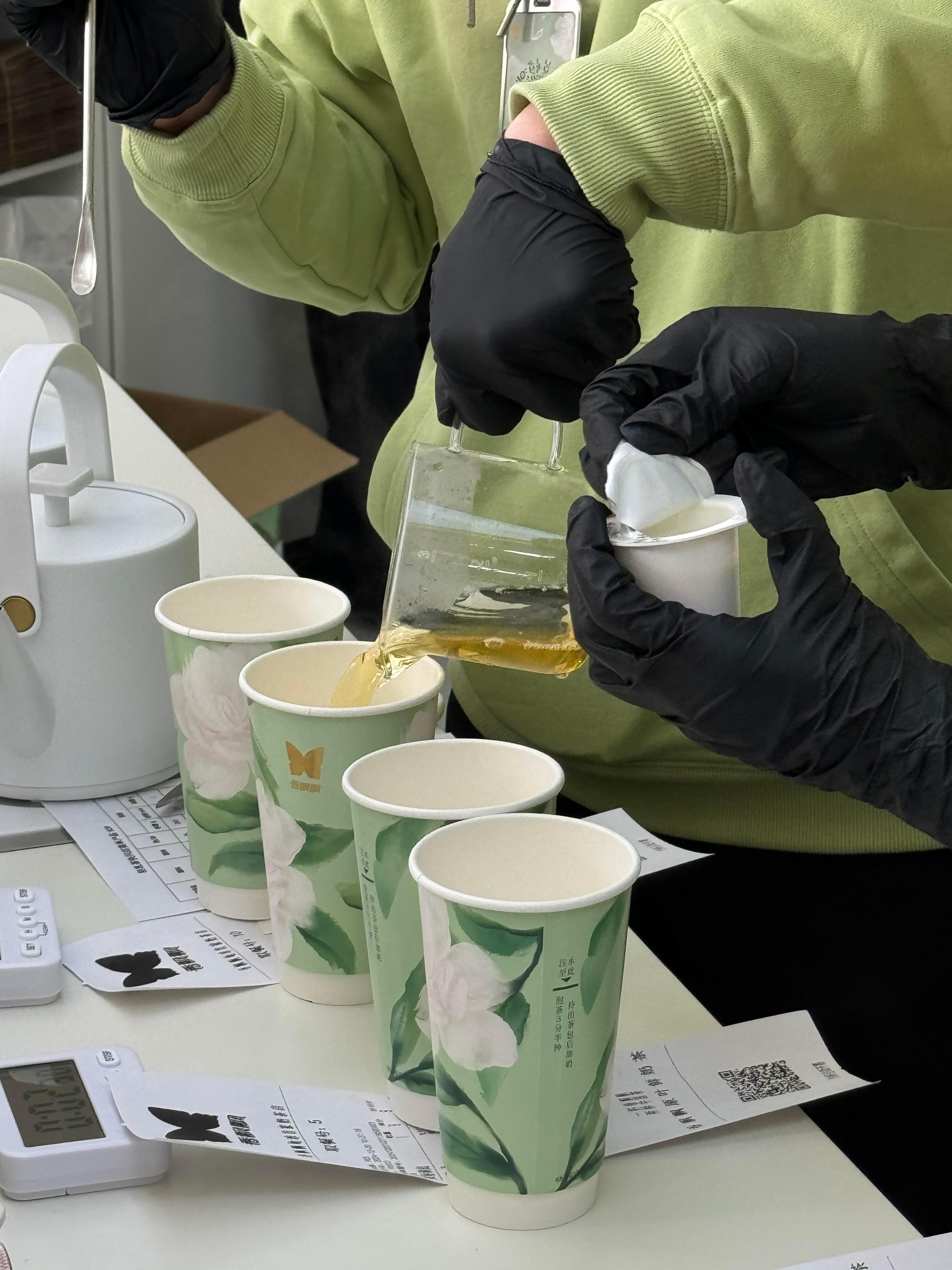 冲泡奶茶鼻祖进入奶茶店赛道  完全没有预想的道路哇冲泡奶茶的鼻祖香飘飘也闯进奶茶