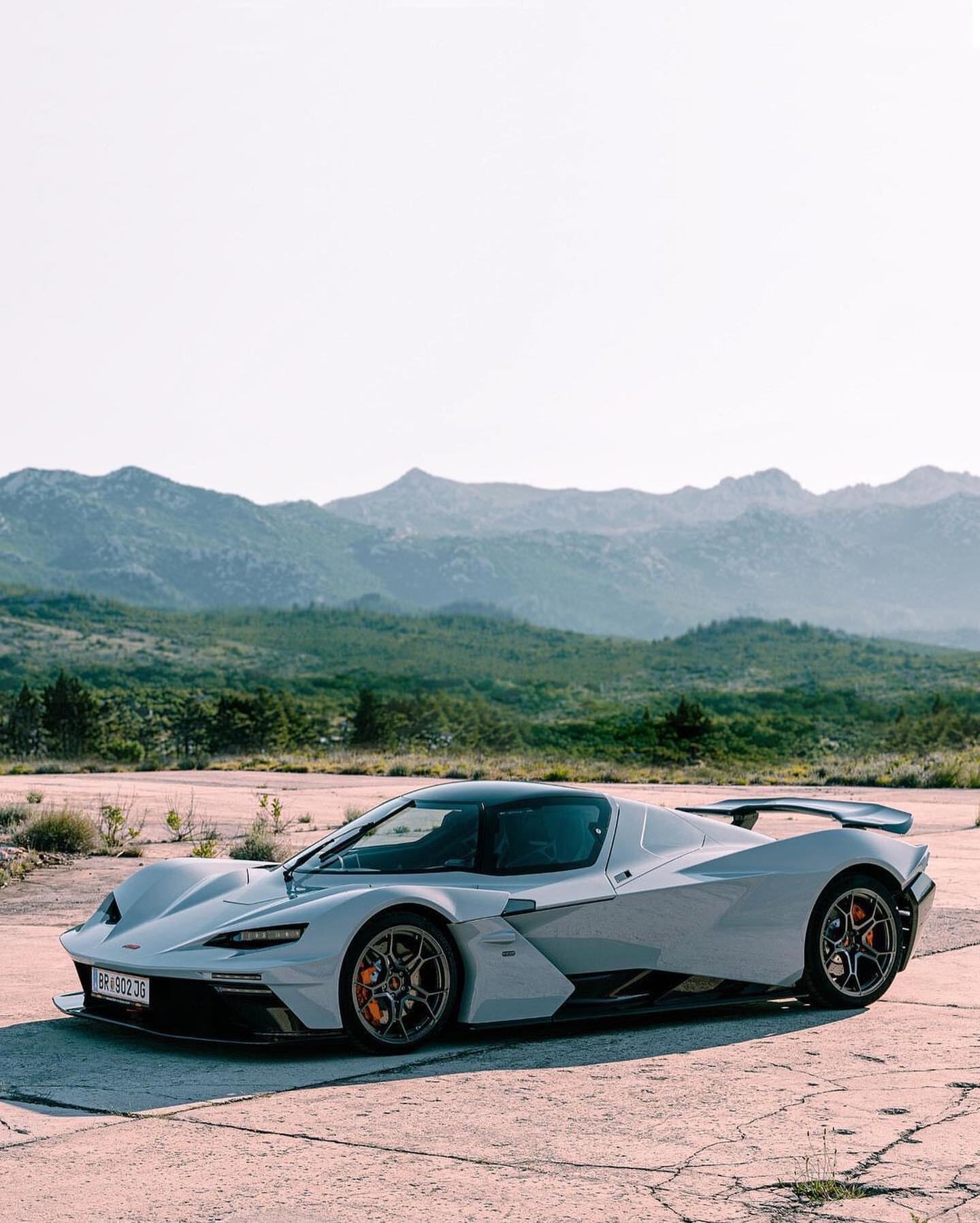 【公路赛道极致融合—X-BOW GT-XR】X-BOW GT-XR是KTM推出的