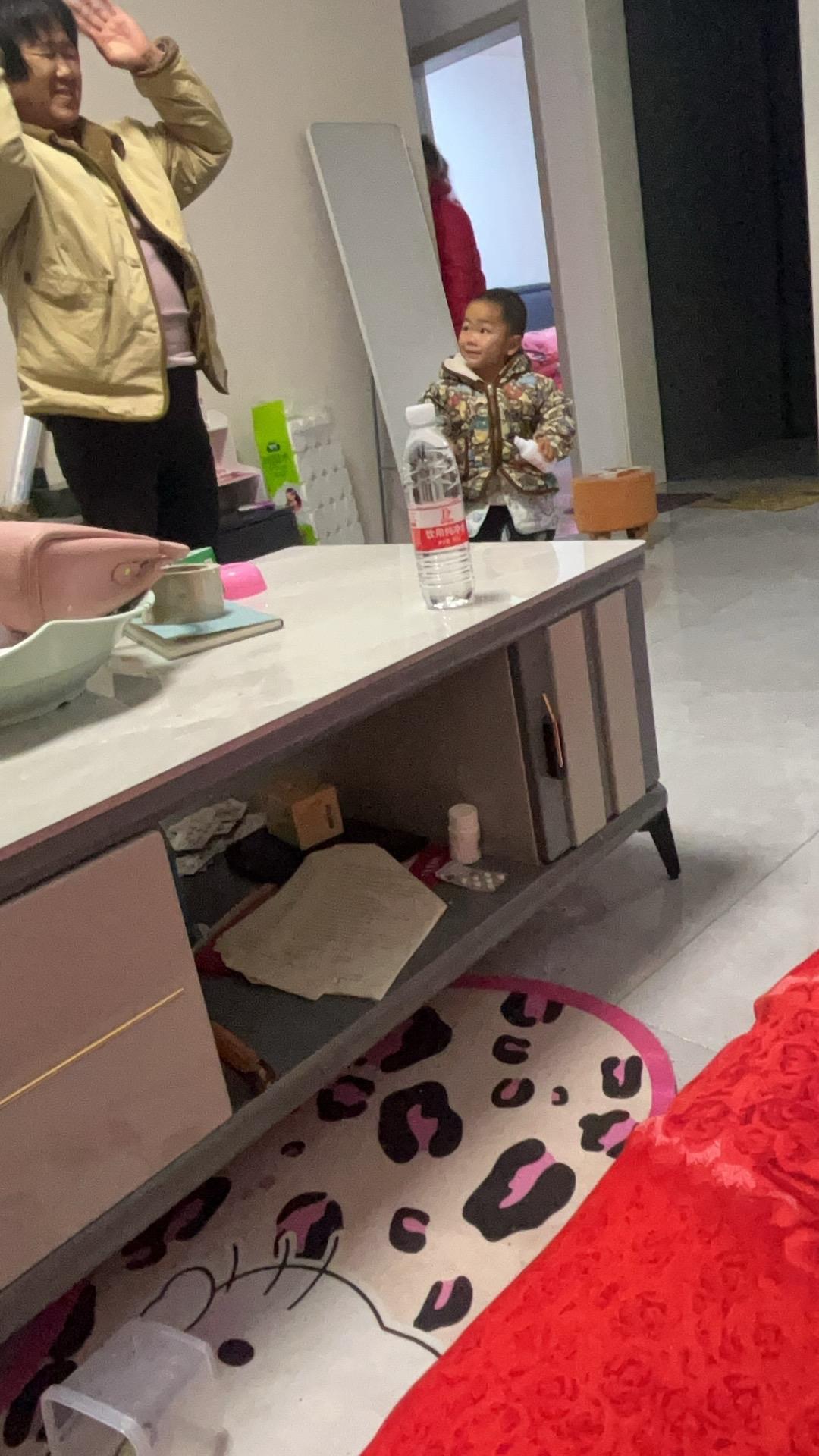 离婚真的可以传染人，我的三个好朋友都离婚了，我老公知道后，让我不要和她们玩了，说