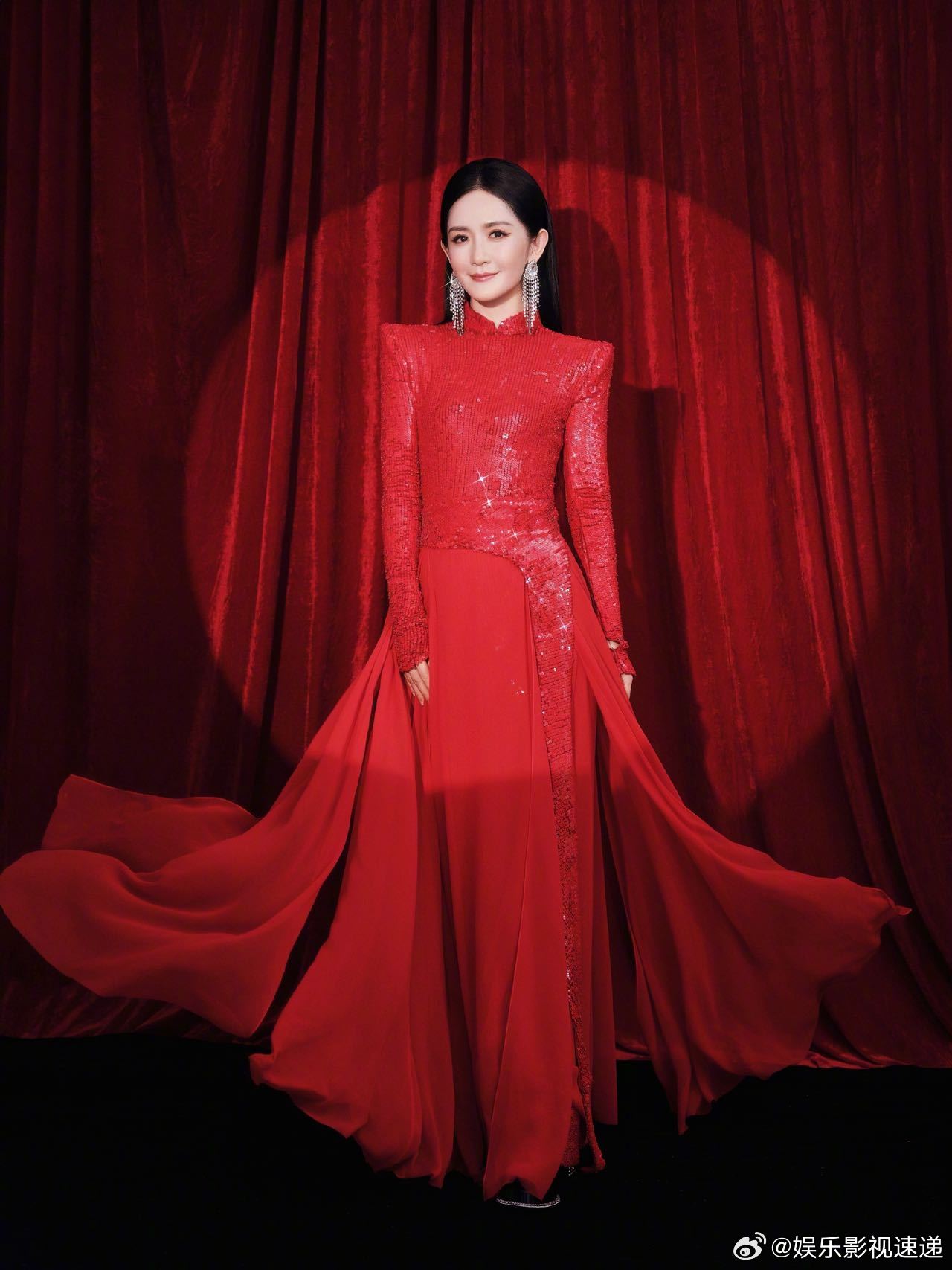 谢娜在群像女综里无代餐 谢娜不仅是乘风见证人更是娘家人，她看得到每位姐姐的闪光点