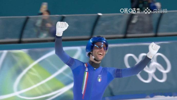 意大利速滑男子团体追逐金牌 米兰冬奥会速度滑冰男子团体追逐A组决赛，意大利4.5
