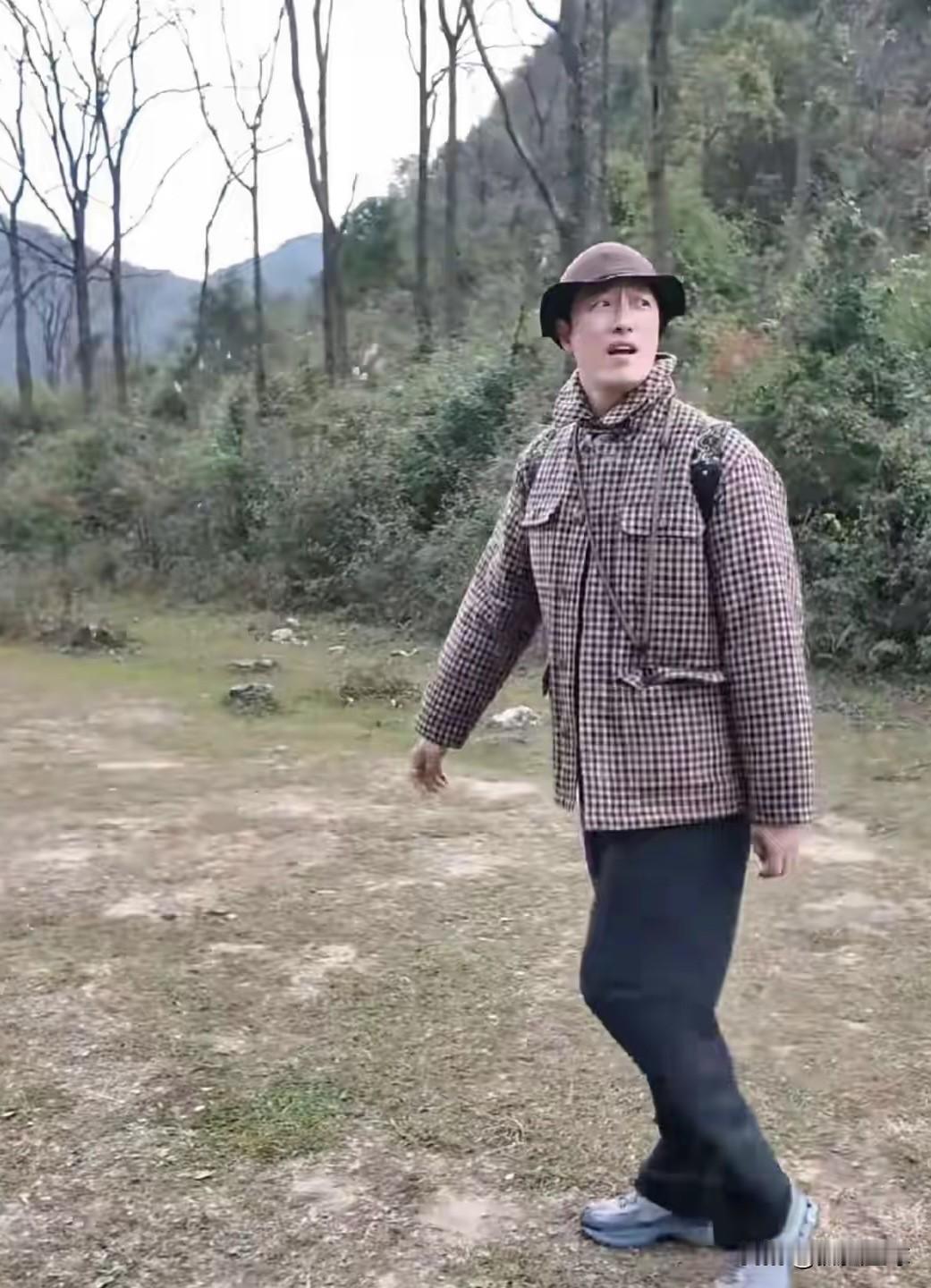 别再“损”刘翔了：他才是我们最该尊重的人啊！

最近刘翔上热搜了，因为他的穿着，