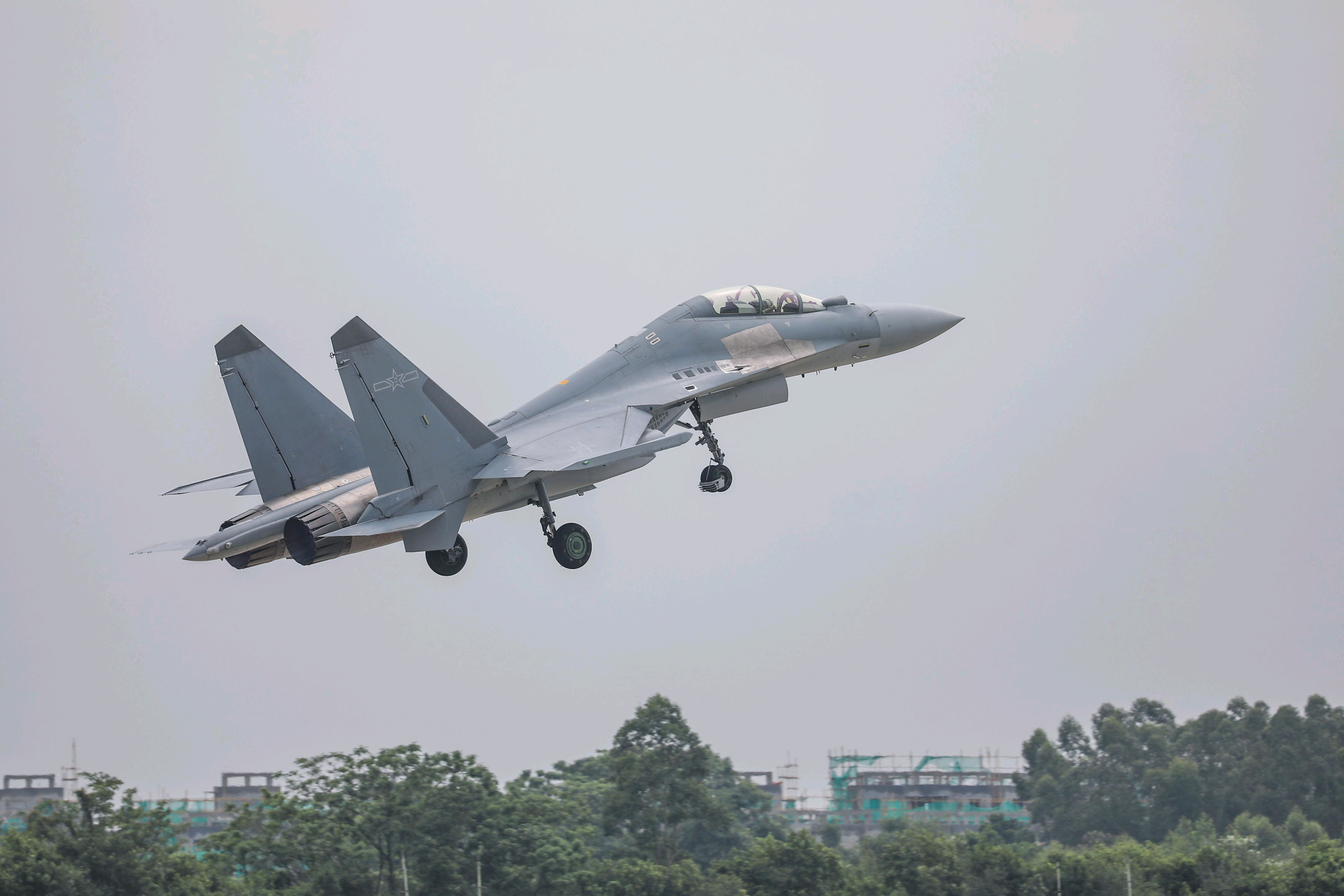 家乡“南霸天”歼-16烽火问鼎计划制胜空天