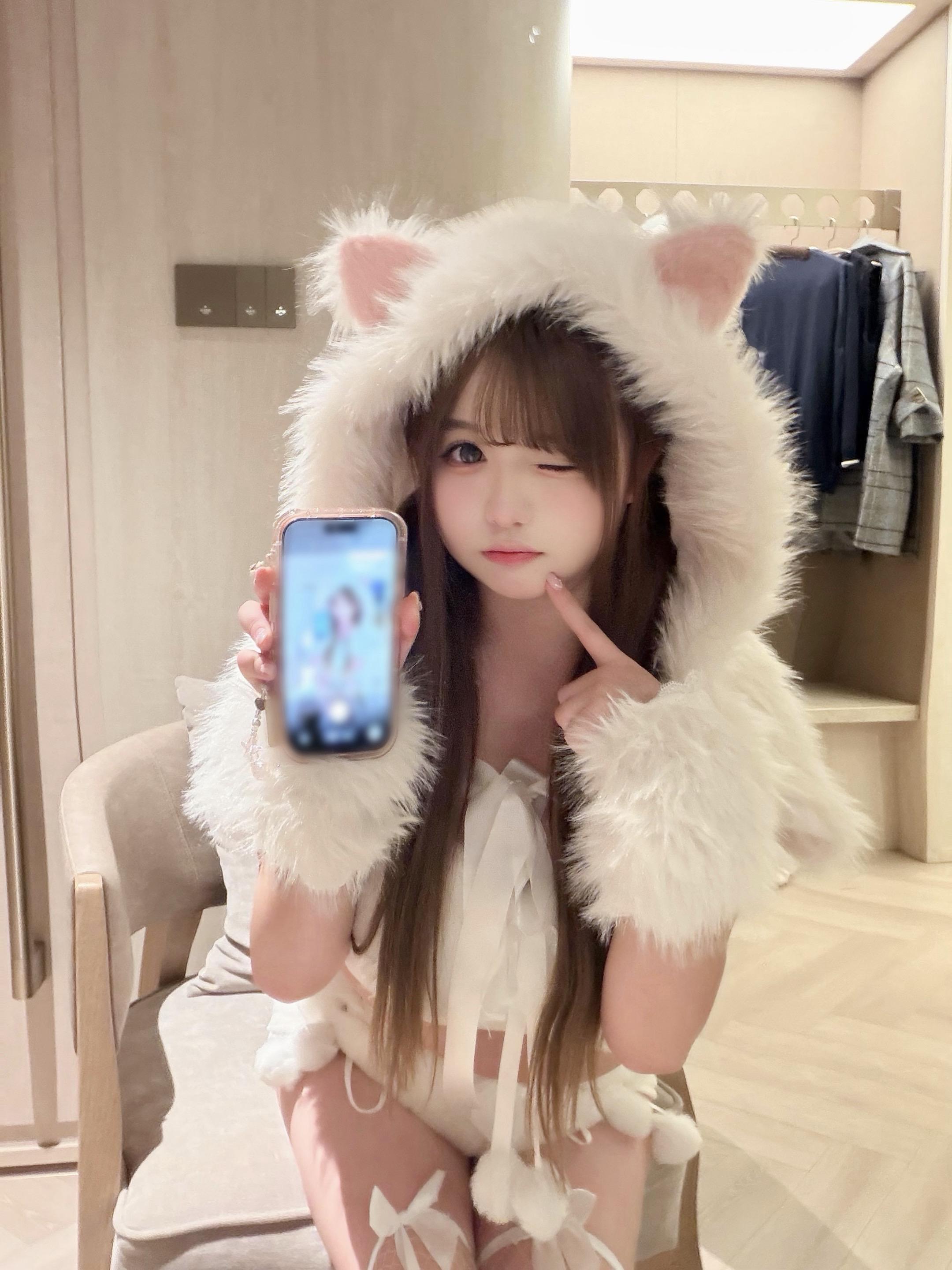 没法跟你解释因为我是一只小猫咪^›⩊‹^ ੭