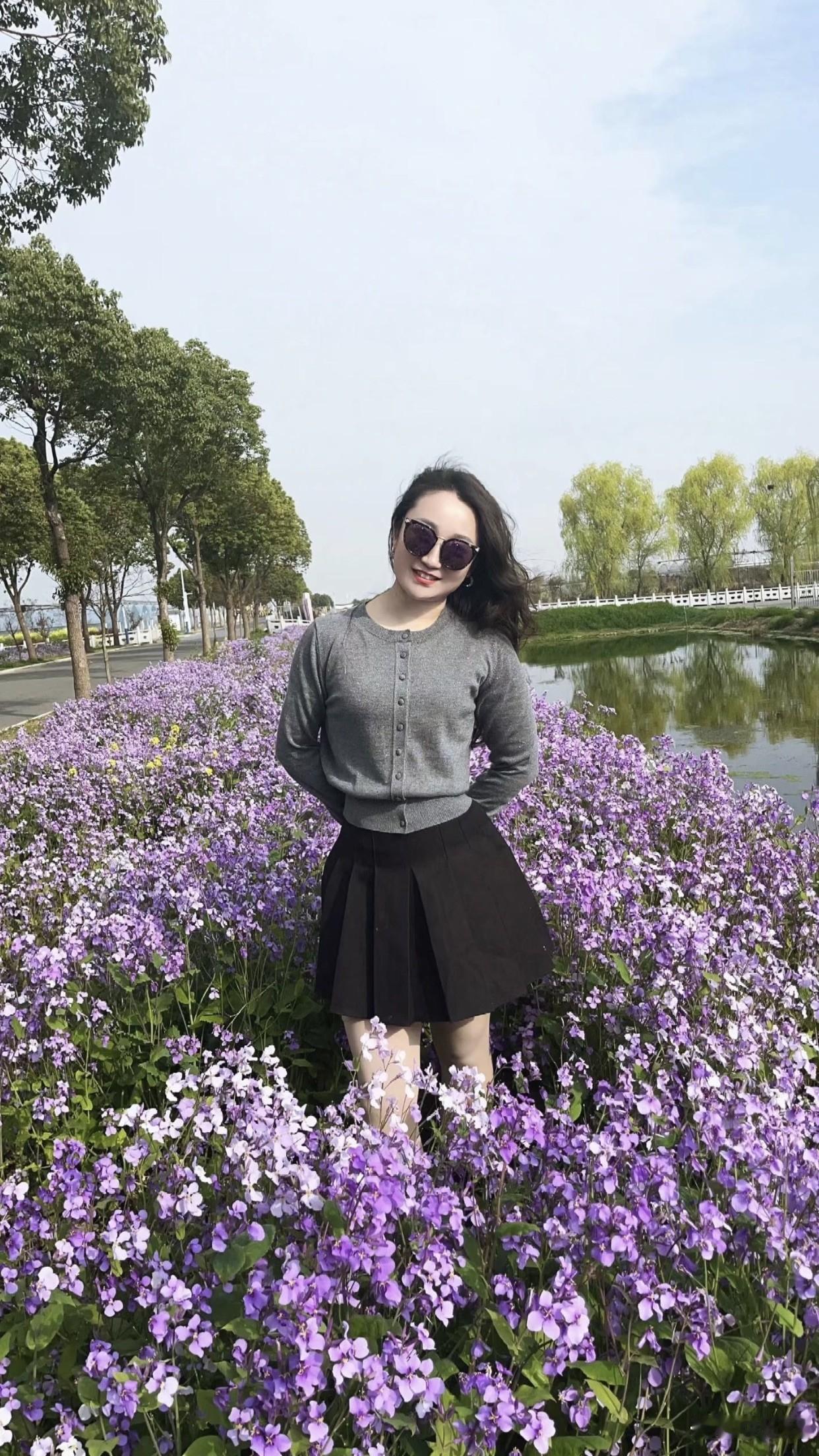 如何穿得优雅有气质注重细节，比如领口袖口的处理。