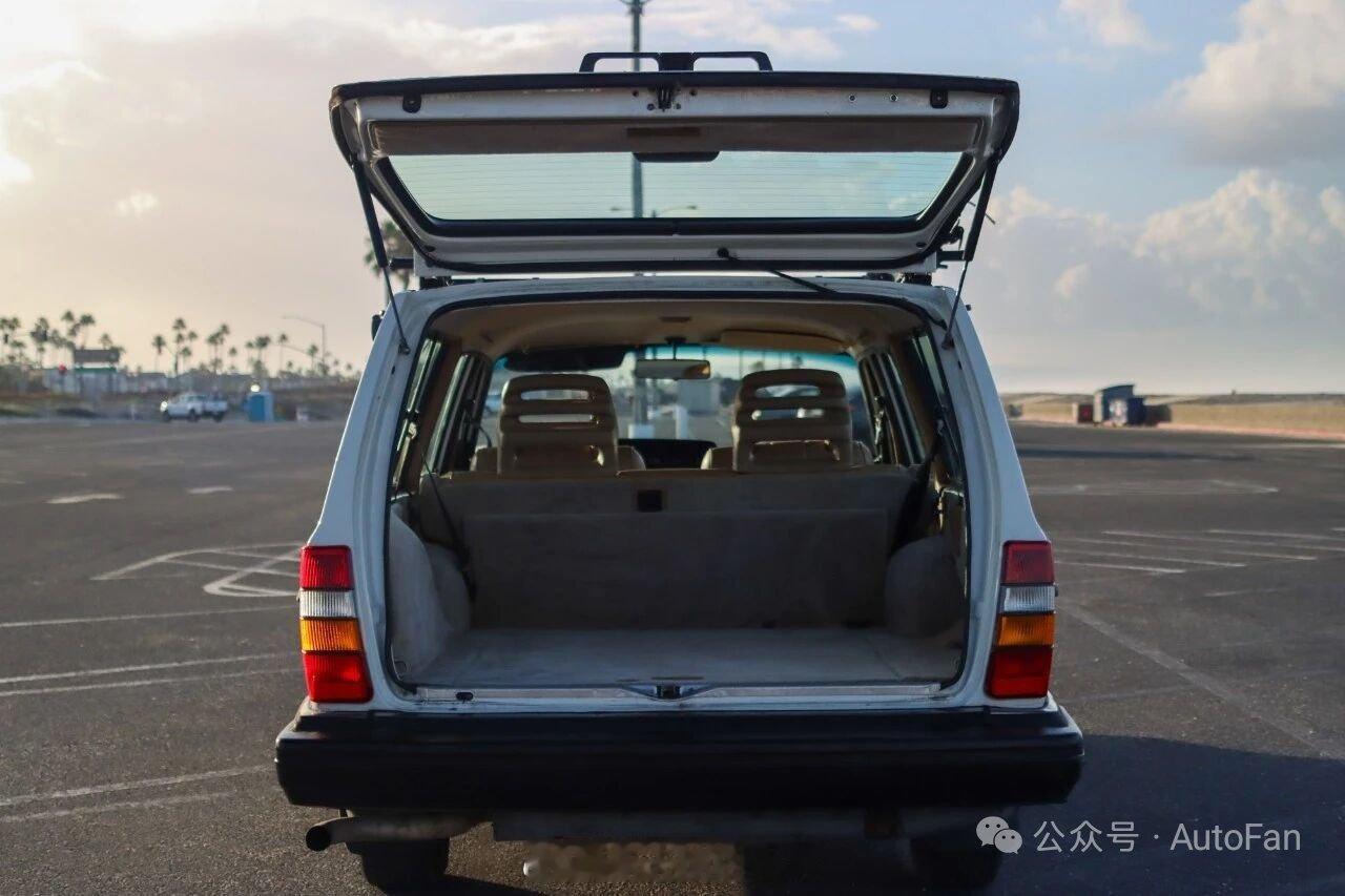 经典老车 方正美学：1992 Volvo 240 Wagon沃尔沃200系列(内