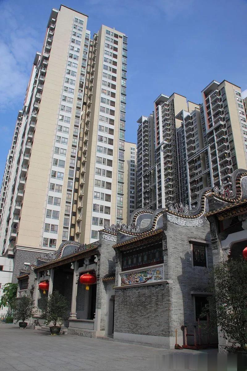 中国最有钱的二十个土豪村
1、猎德村——广州
2、怀德村——深圳
3、潭村——广