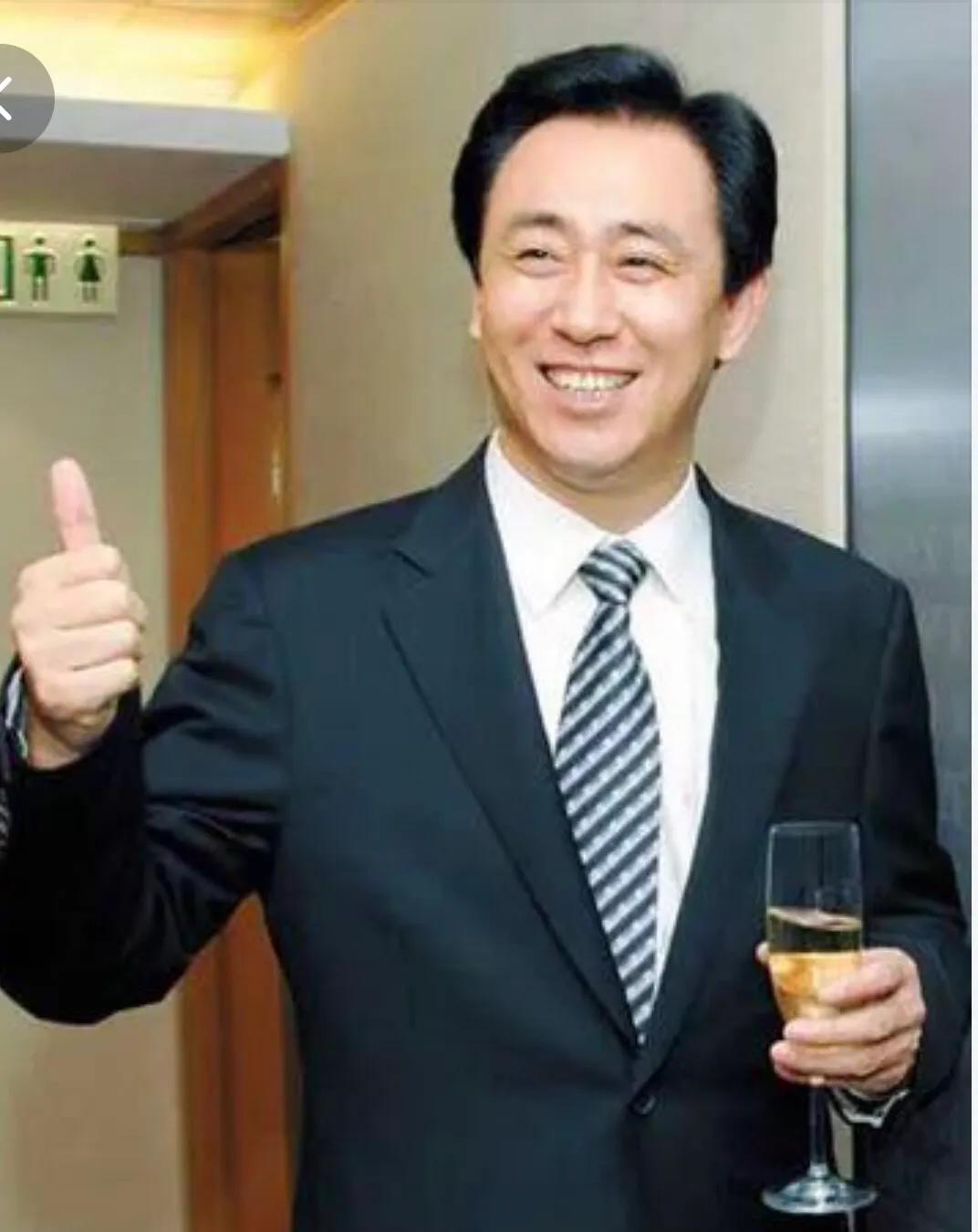天有不测风云，许家印盖了一辈子洋房，无论是办公室还是私人别墅，豪华无比，就是没有