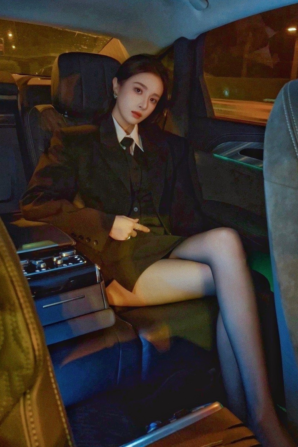 隆妮演律师敢不敢接高启强的案子 隆妮《夜幕下的烟火》池明月气场全开，“走路带风、