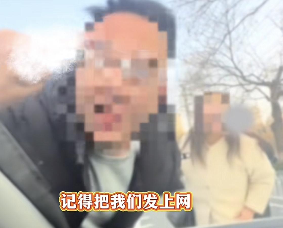 真的就是不是一家人不进一家门。河北一男子开车变道时和出租车轻微蹭了一下，本来也没