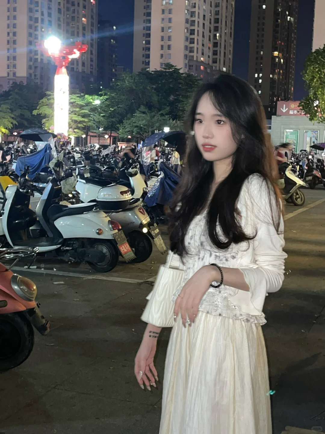 月亮只有一个 你也是