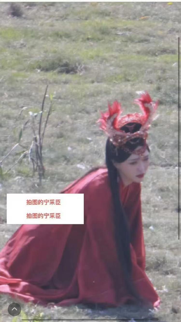 #唐嫣凤冠婚服路透图##唐嫣新剧凤冠婚服路透# 唐嫣新剧凤冠婚服路透图真的是太美