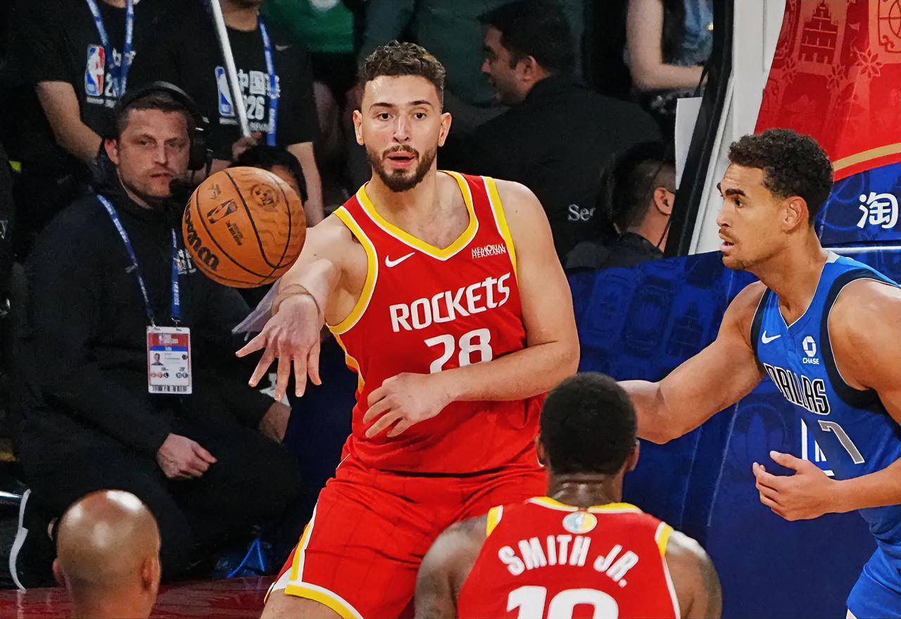 火箭大将申京真是不得了啊！在今天火箭以135：117大胜独行侠的NBA中国赛中，
