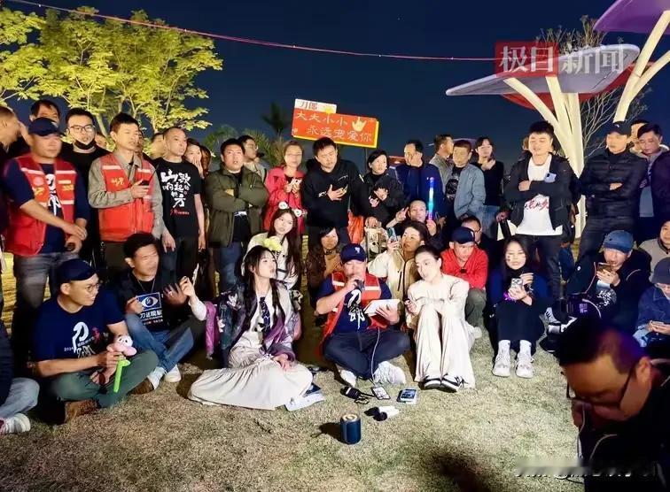 据悉刀郎合肥演唱会门票不到1秒售罄，70多万人抢2万张门票，比厦门还难抢。由此可