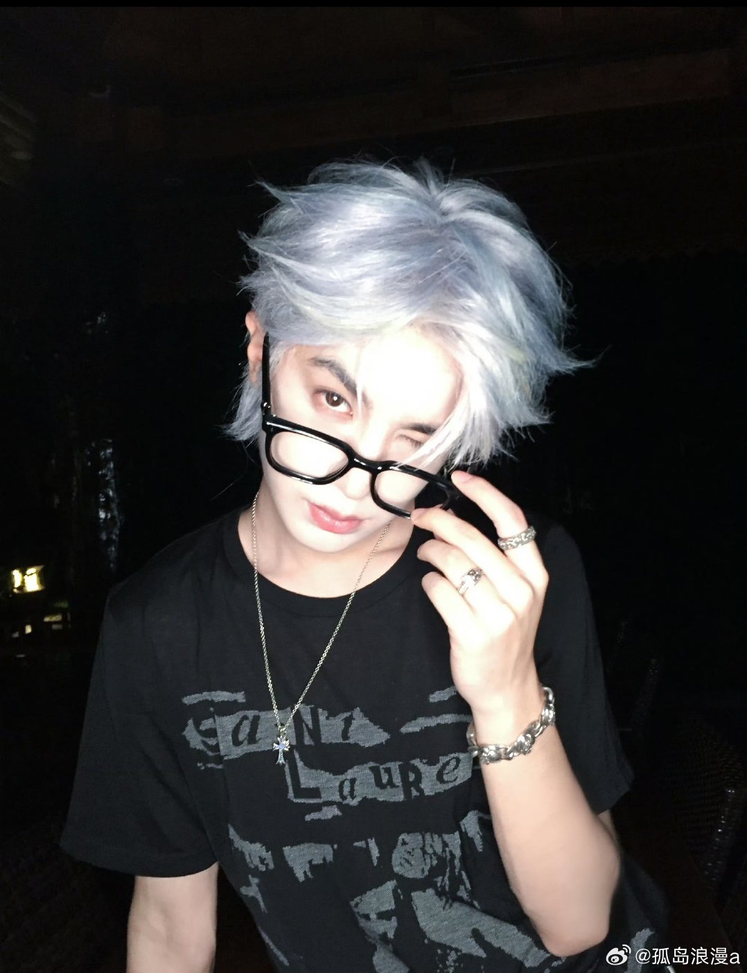 黄明昊 𝓑𝓊𝓇𝓈𝓉𝓈 𝓸𝒻 𝓌𝒾𝓃𝒹 𝒾𝓃𝓉𝓸 