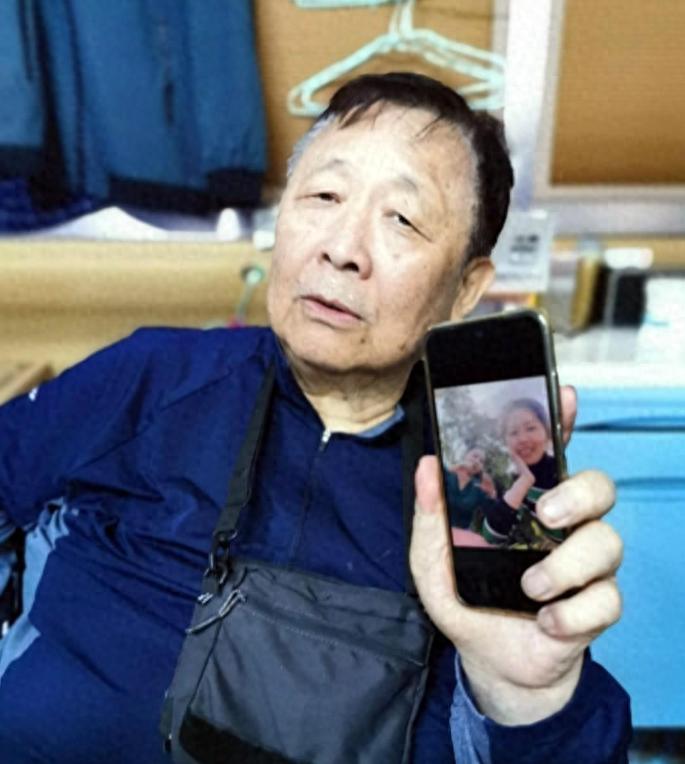 说起来咱们的老戏骨秦煌，这76岁的人了，还这么有爱心，真是让人敬佩啊！中秋节，他