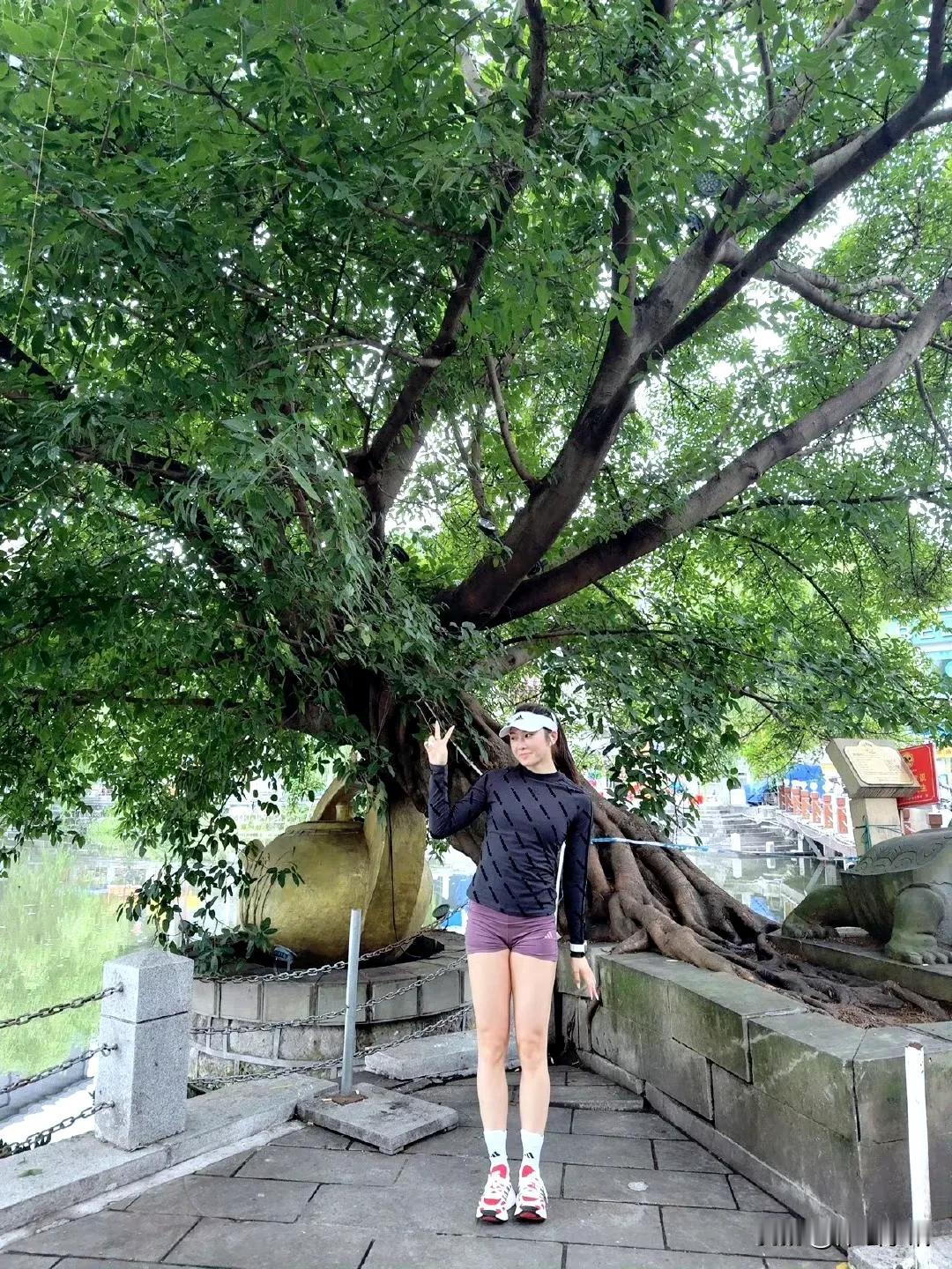 中国田径运动员，吴艳妮，真的是一个特别喜欢发社交媒体的选手，早上起来跑步，也要发