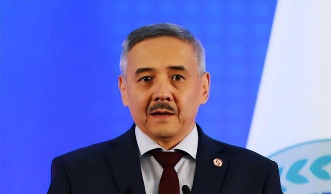 俄罗斯顶级航空专家，放弃一切“回”中国，其祖父是我国开国元勋。
 
这位专家是阿
