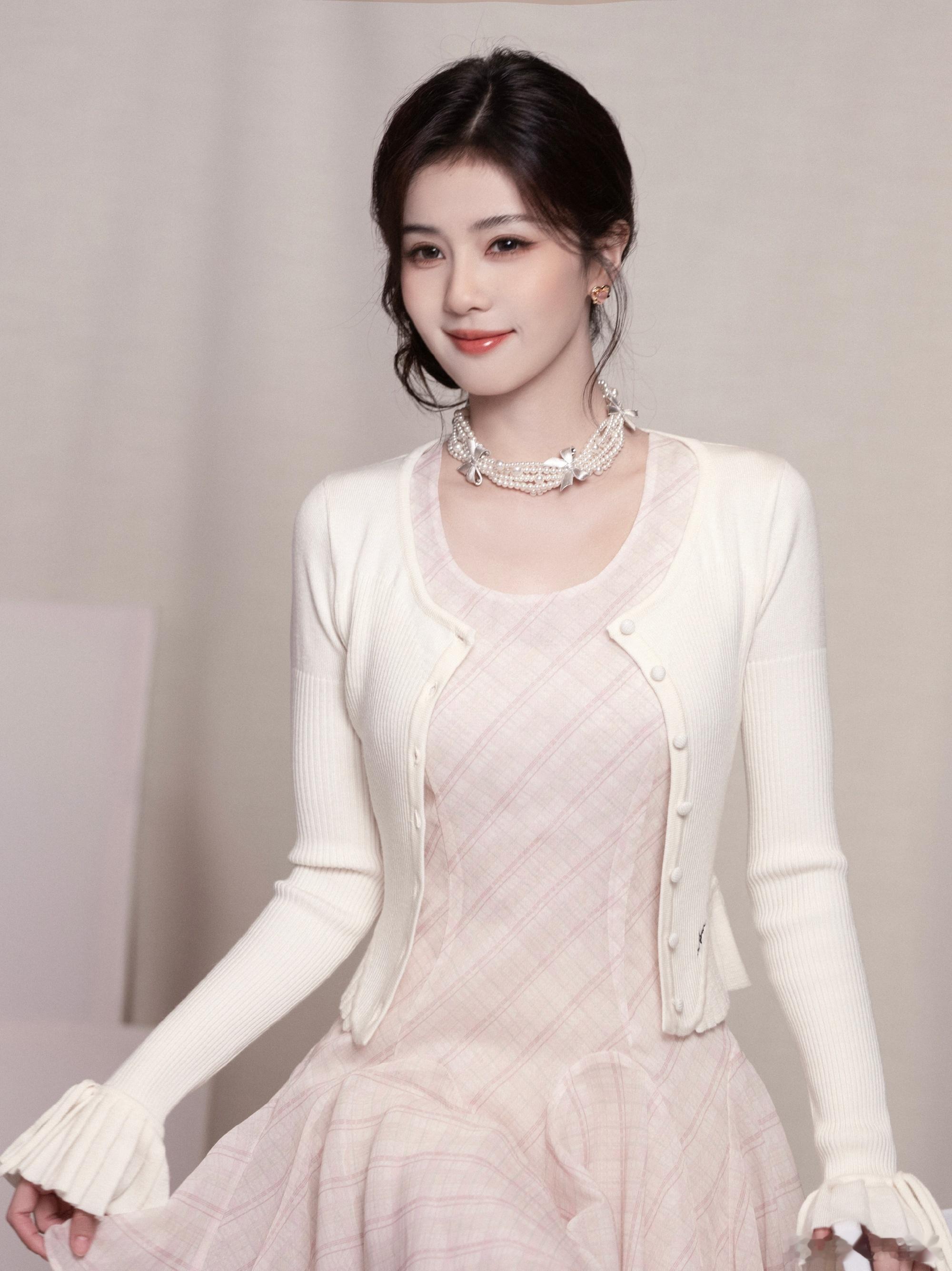 白鹿温婉千金味白鹿Crocs经典芭蕾鞋 代言人好美，今晚一起来看莫离叶璃🎬 