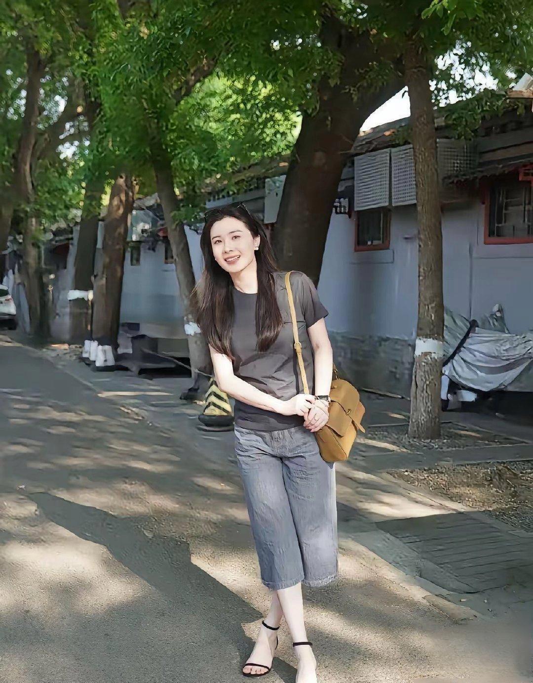 这一看就不是北方人
北方人就没有这么白的[大笑]