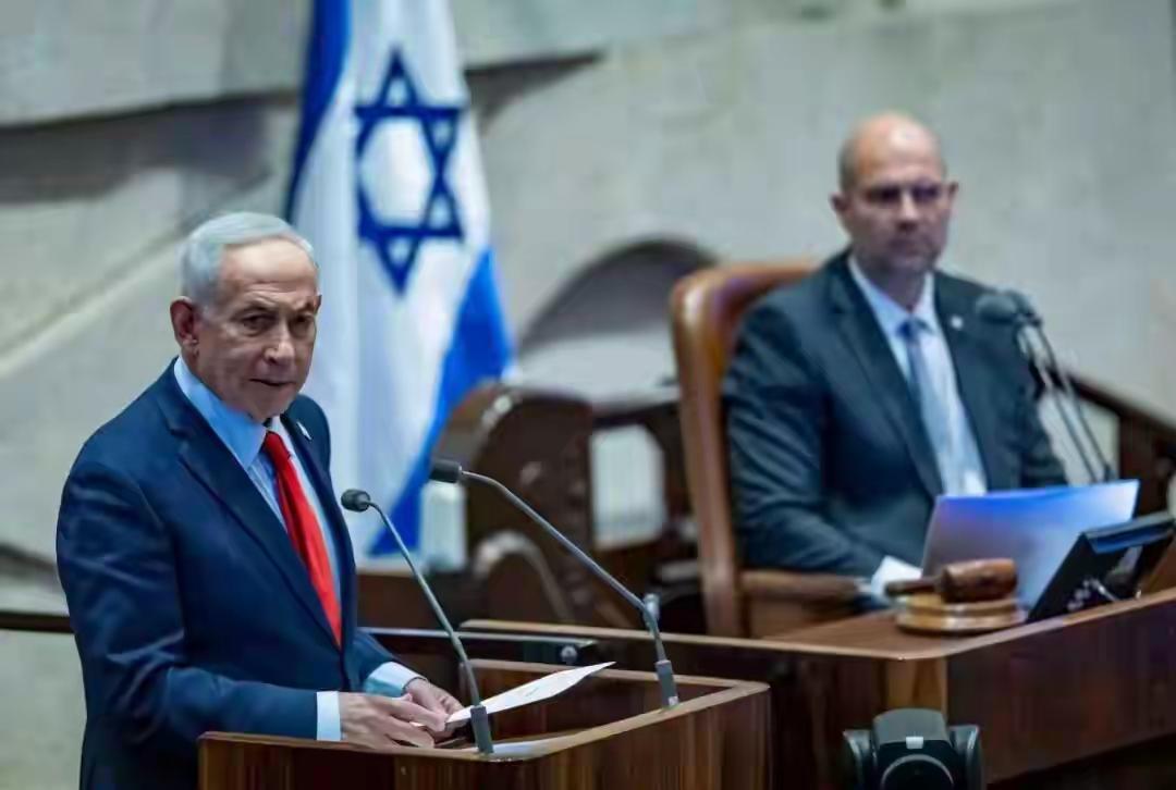 这美军机一到以色列，局势瞬间就紧张起来了。以总理还跑去威胁伊朗，说啥遭袭击就以无