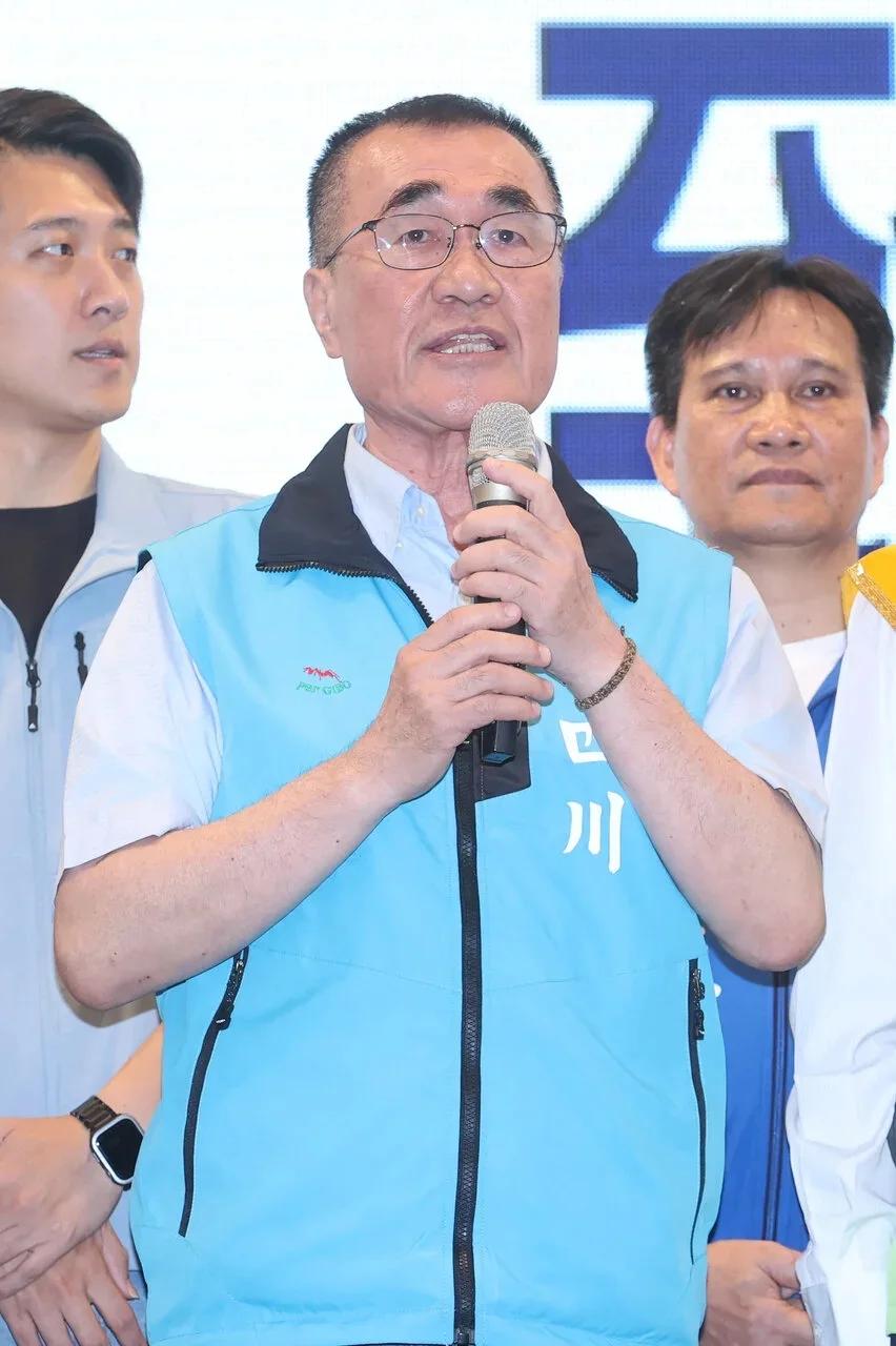 苏巧慧侧翼指控有网军 李四川阵营：侧翼网军已成苏巧慧分身
长期力挺苏巧慧的绿营侧