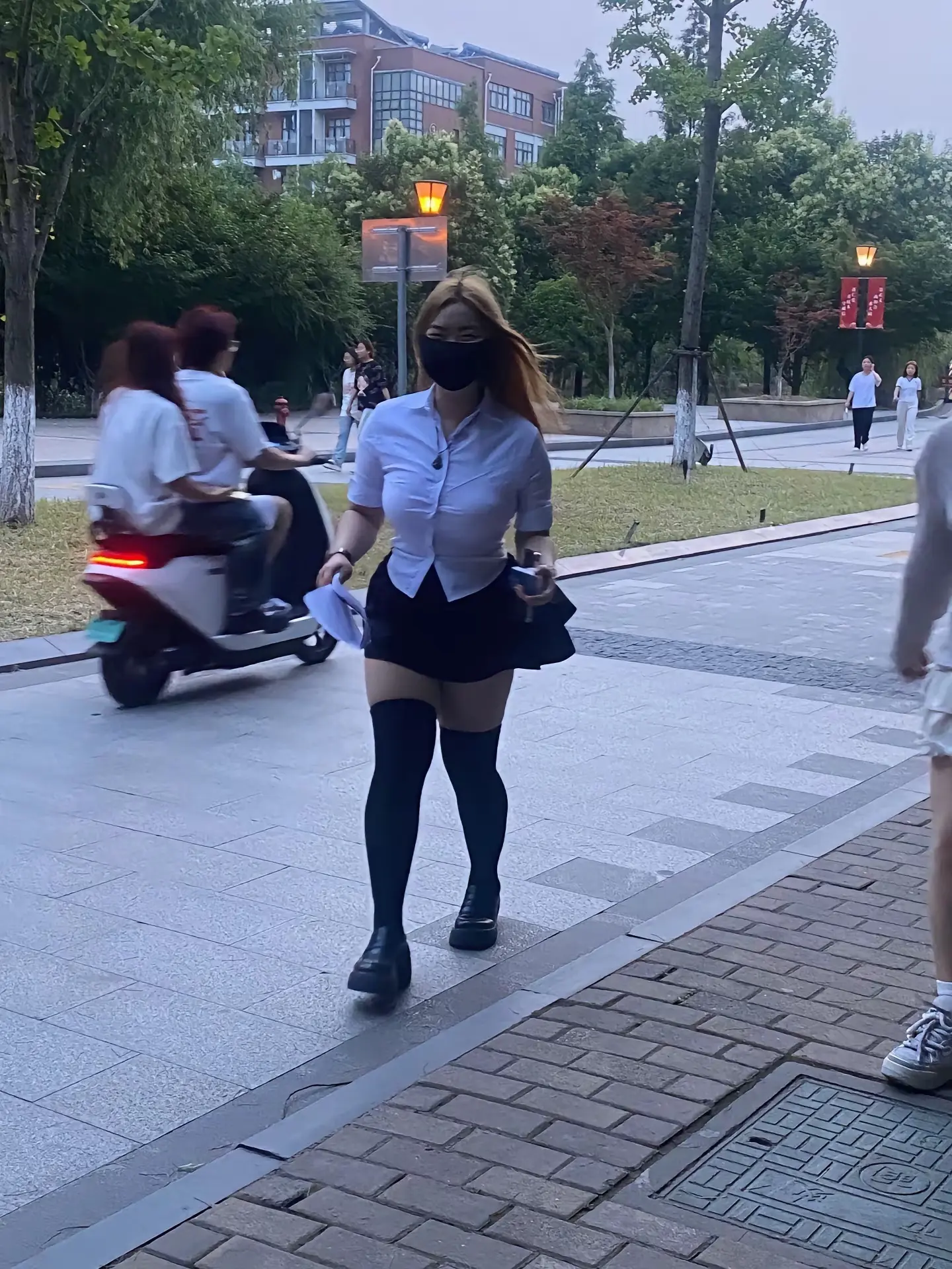 性格不好脾气傲 吊儿郎当还爱笑