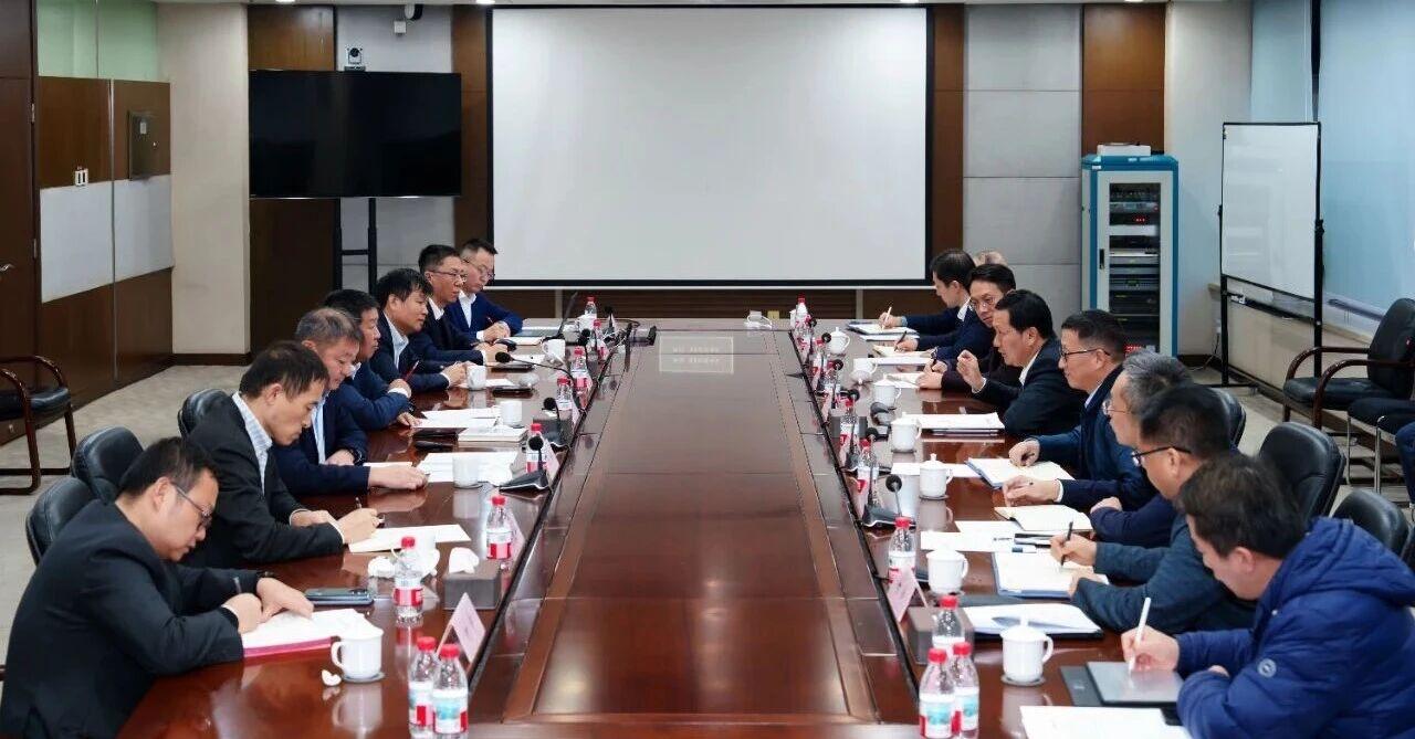 华为深度赋能东风
日前，东风公司总经理、党委副书记冯长军在公司总部会见来访的华为