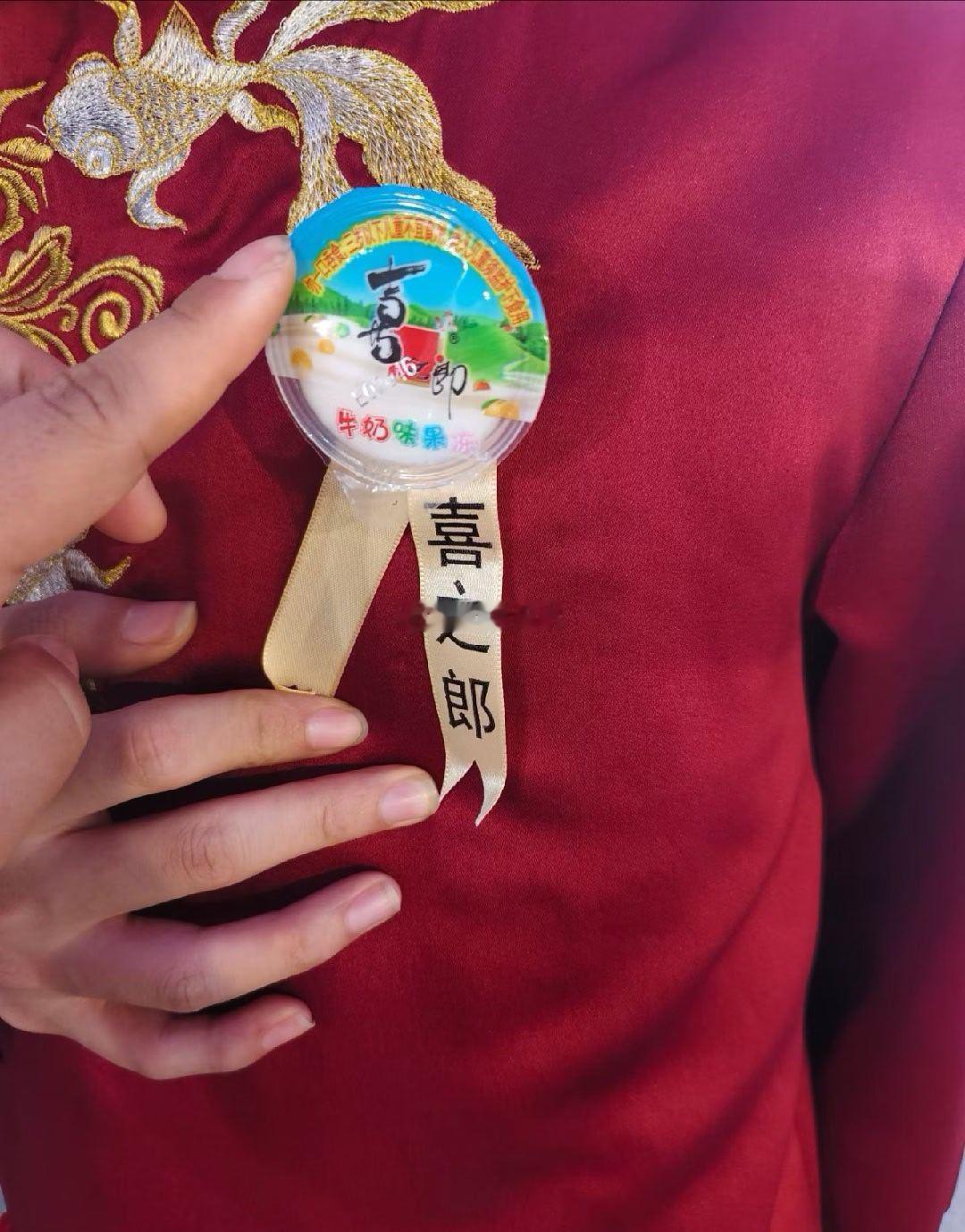 不是现在的胸花都这么高级的嘛