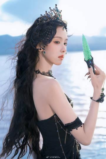 陈都灵的商业价值从优质影视剧女主到周年刊封面人物，陈都灵 8 月亮相《时尚 CO