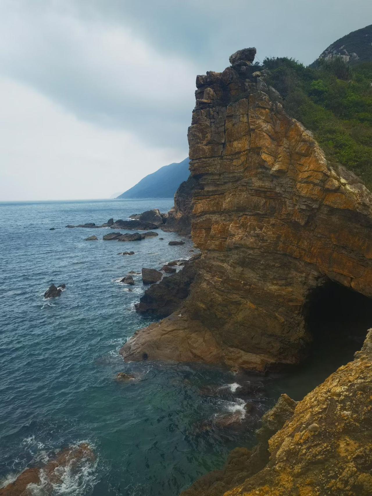 我最近有点发愁，我到底该向谁要这笔钱呢？
上个月二炮因为人不舒服，浑身无力，头晕