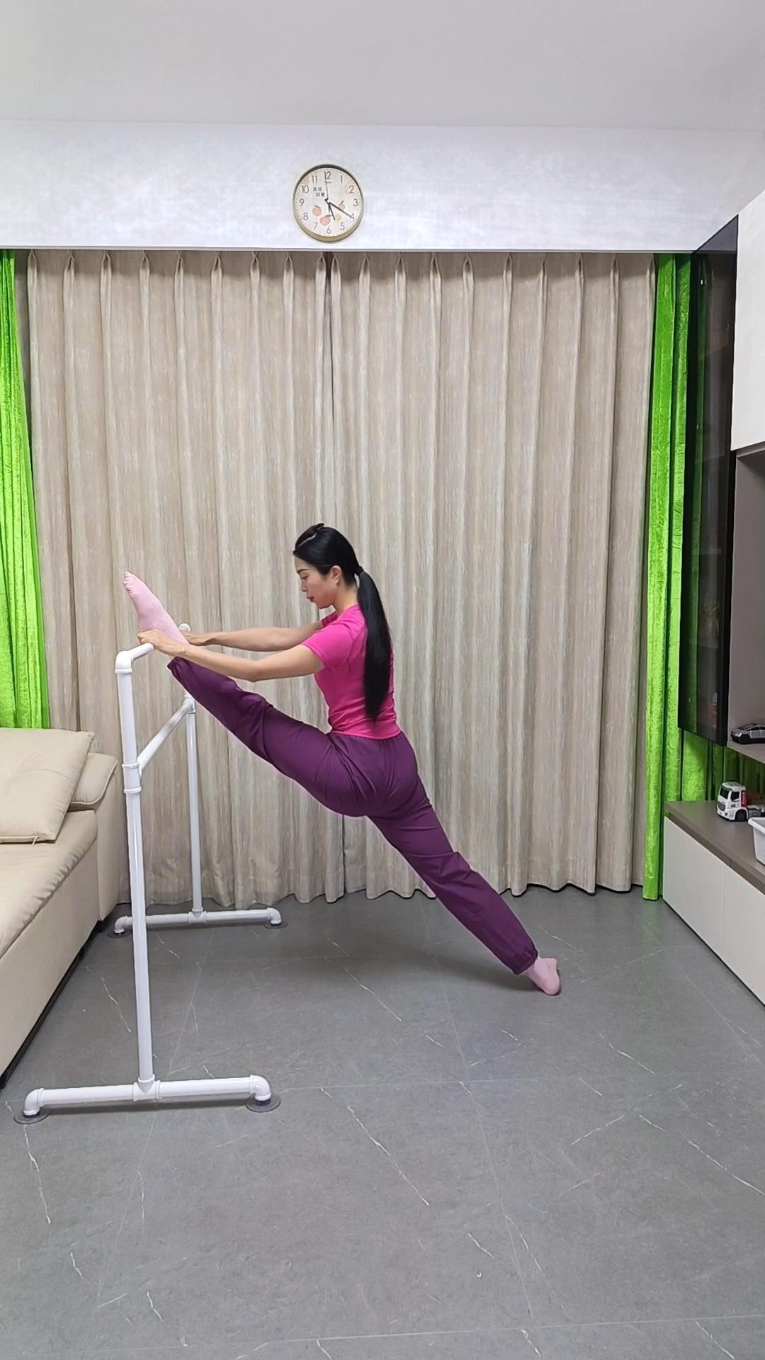 今天早晨基本功练功打卡第683天，每一次的浑汗如雨都将见证更好的自己，一起来呀！