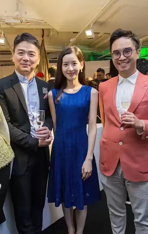 刘强东章泽天旁边男的是哪个大佬吗?非常有气质