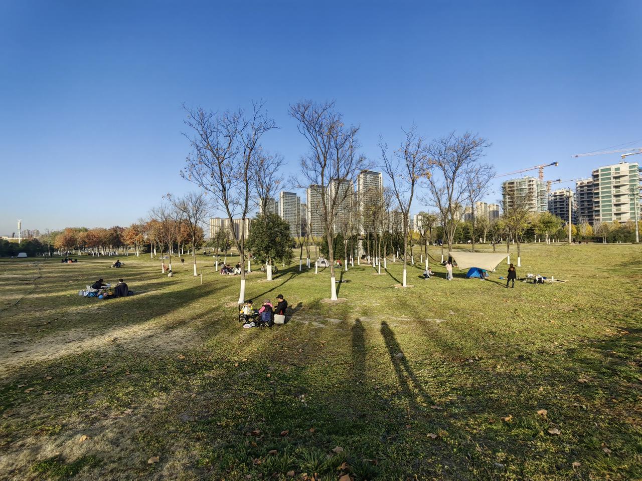 理念实践同样是着眼于小的方面，从容易做的地方开始。
企业文化不可能发生突变。要改