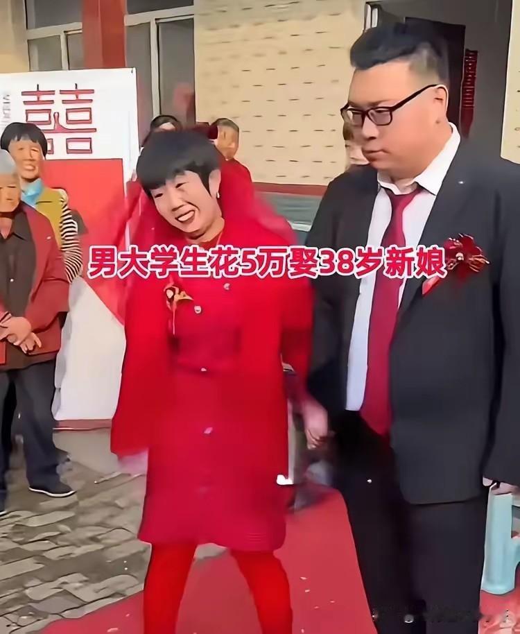 现实生活中有很多无奈，我深深的理解这位新郎，他才只有我20多岁，找了一个38岁的