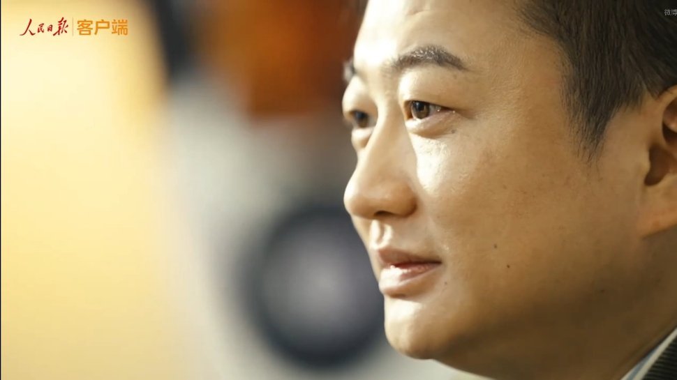 人民日报在场对话歌手2025今晚歌手2025歌王之战来啦！人民日报对话洪啸，说流