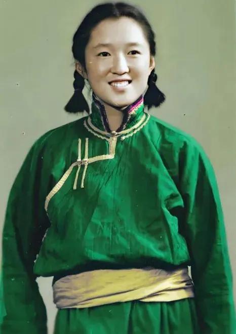 上世纪60年代，赴内蒙古插队的北京女知青们， 一段激情燃烧的岁月。
那时候的姑娘