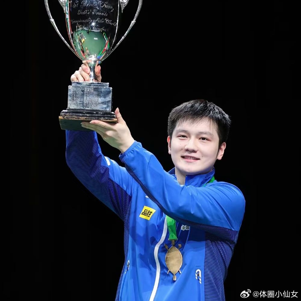 凭着一腔热爱坚守赛场，樊振东真的值得所有人偏爱。乒颜一
