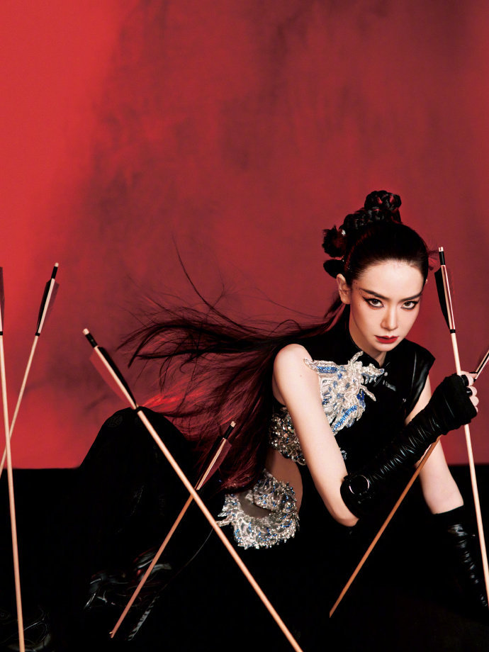 #戚薇侠女执箭##戚薇女侠造型# 救命！真的狠狠被戚薇《乘风2024》的最新造型