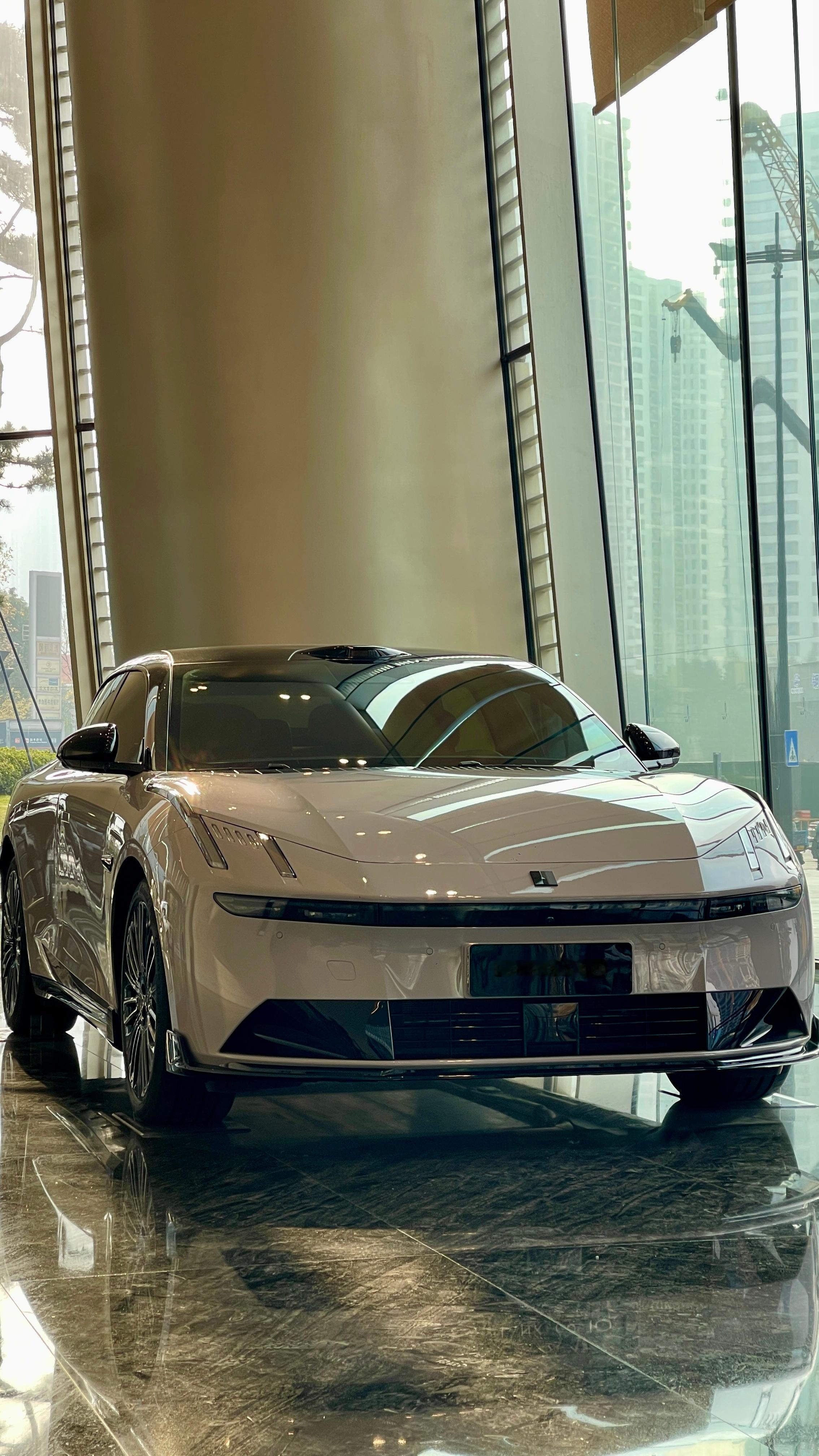 光照淡粉无光薄灰，领克10em-p 的天云米也是个很有特点的颜色了。领克 杭州·