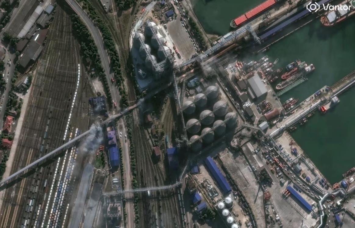 乌克兰无人机最近炸了俄罗斯黑海粮港新罗西斯克，多处粮食码头停摆。这地儿是俄罗斯粮
