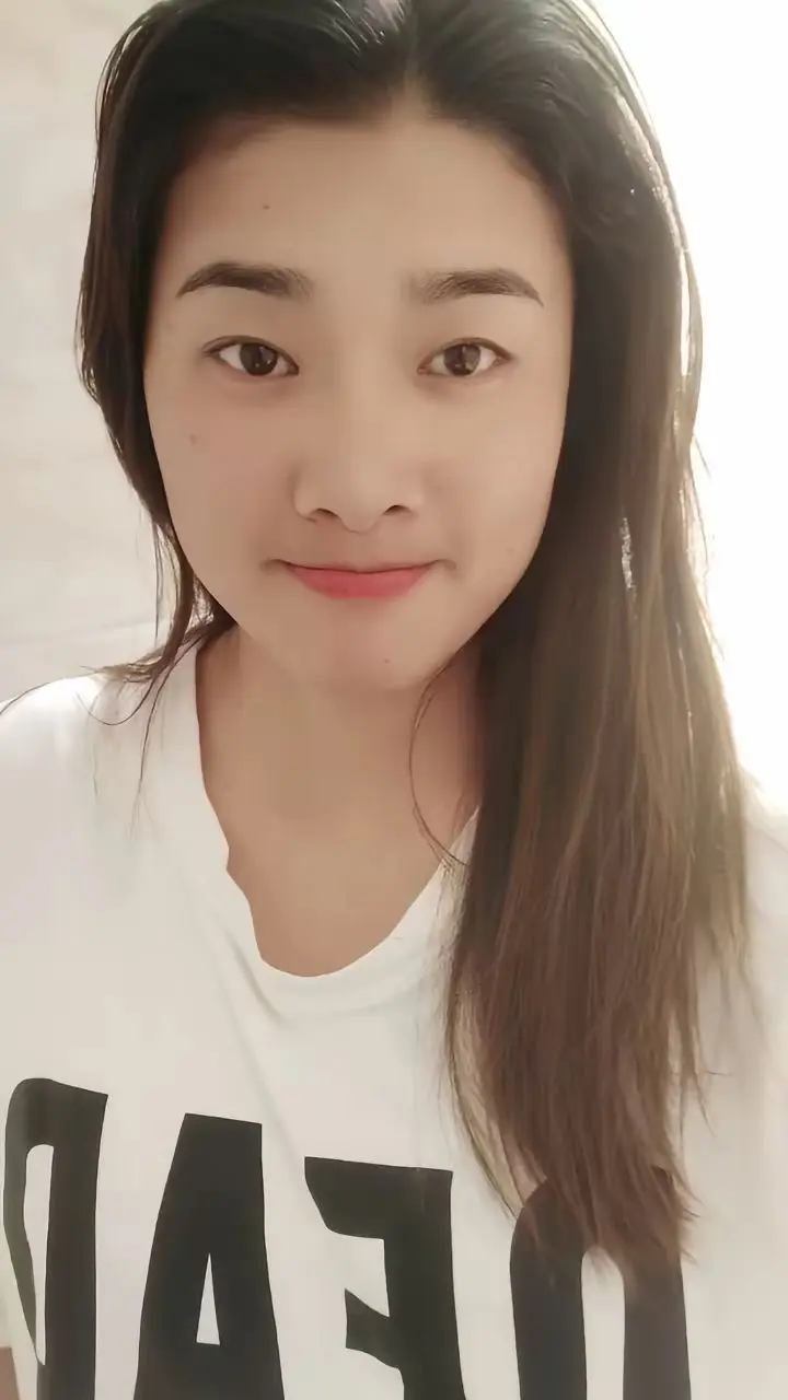 人生没有摆渡人，只有自渡者。别人可以给你建议，但无法替你选择；别人可以...