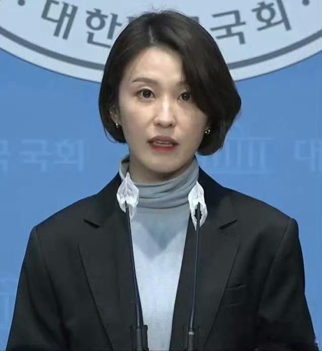 这一晚韩国发生了什么  没劲，韩国什么时候换个姓金的当总统[哈欠] 