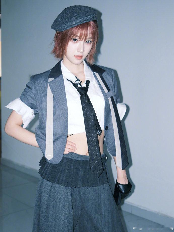 黄灿灿说忍不住哭的才牛黄灿灿这波操作太真实了！以前看选秀觉得哭太夸张，现在自己站